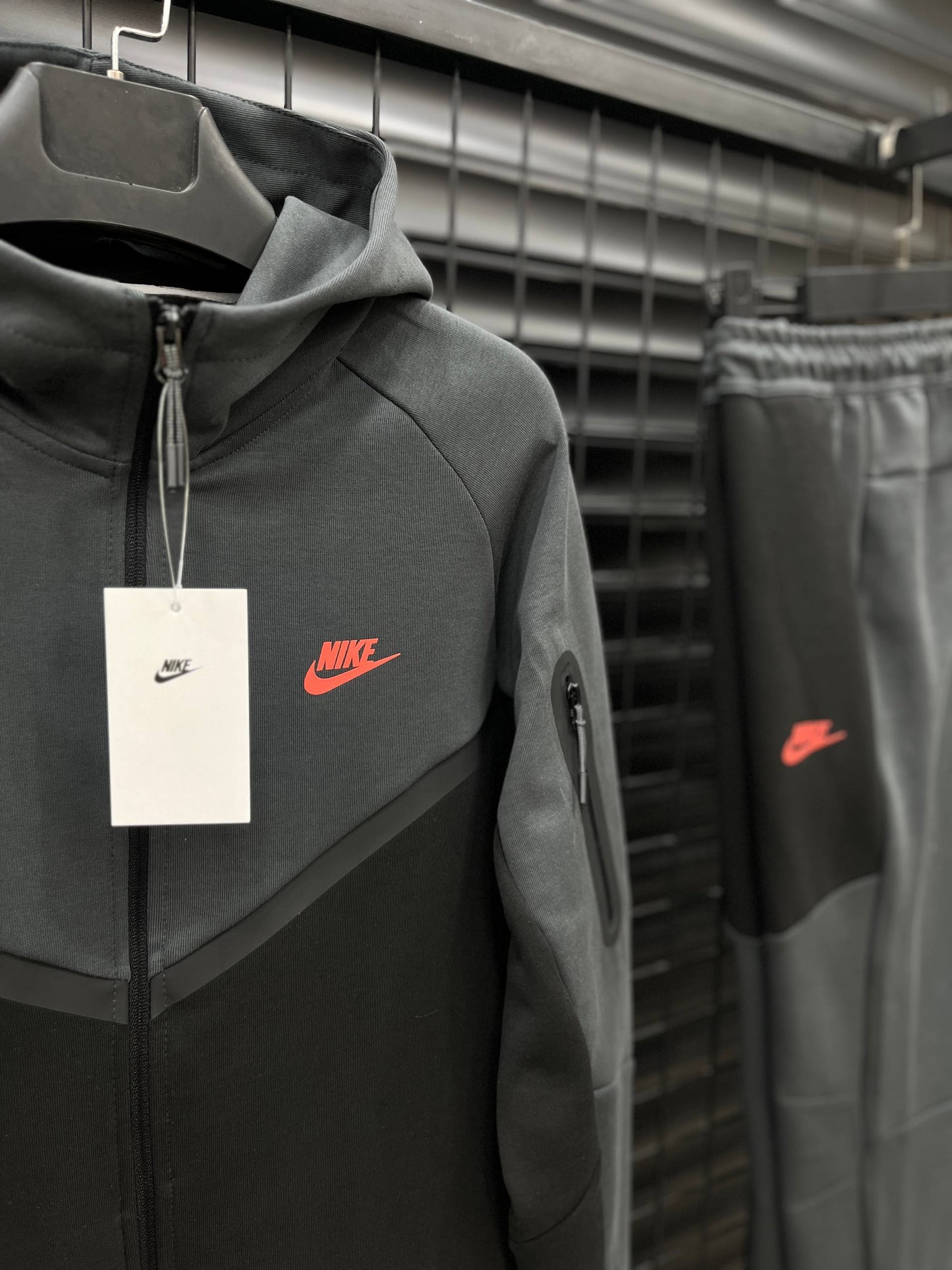 NKTCH040 Мъжки екип Black/Red