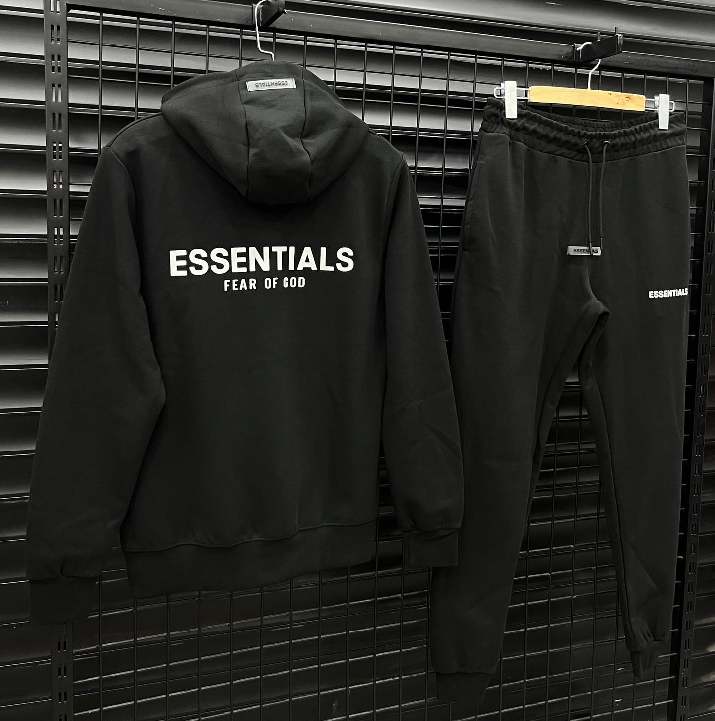 ESSTL009 Мъжки Екип Black Zip-Up