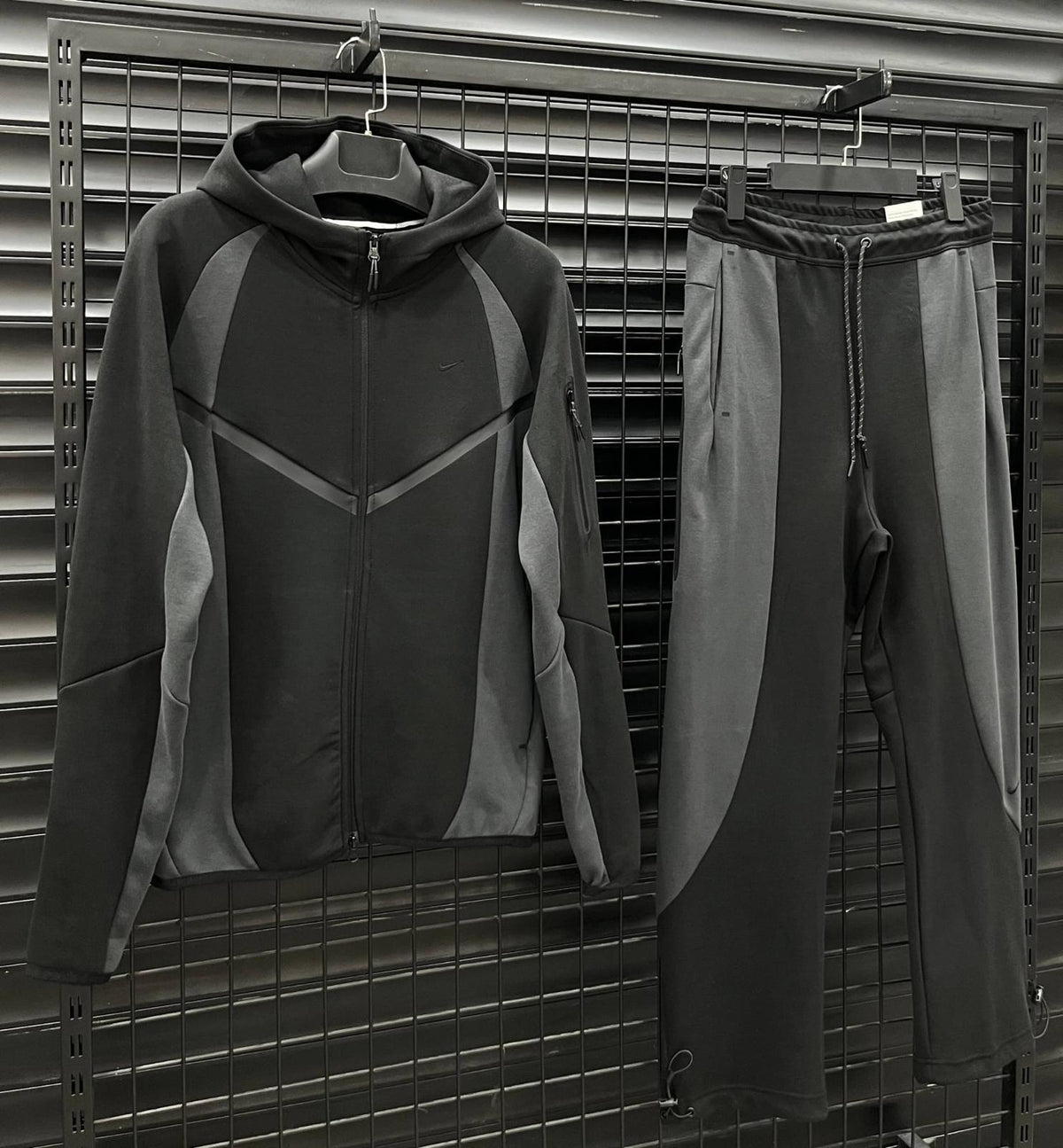 NKTCH002 Мъжки Екип Black/Gray