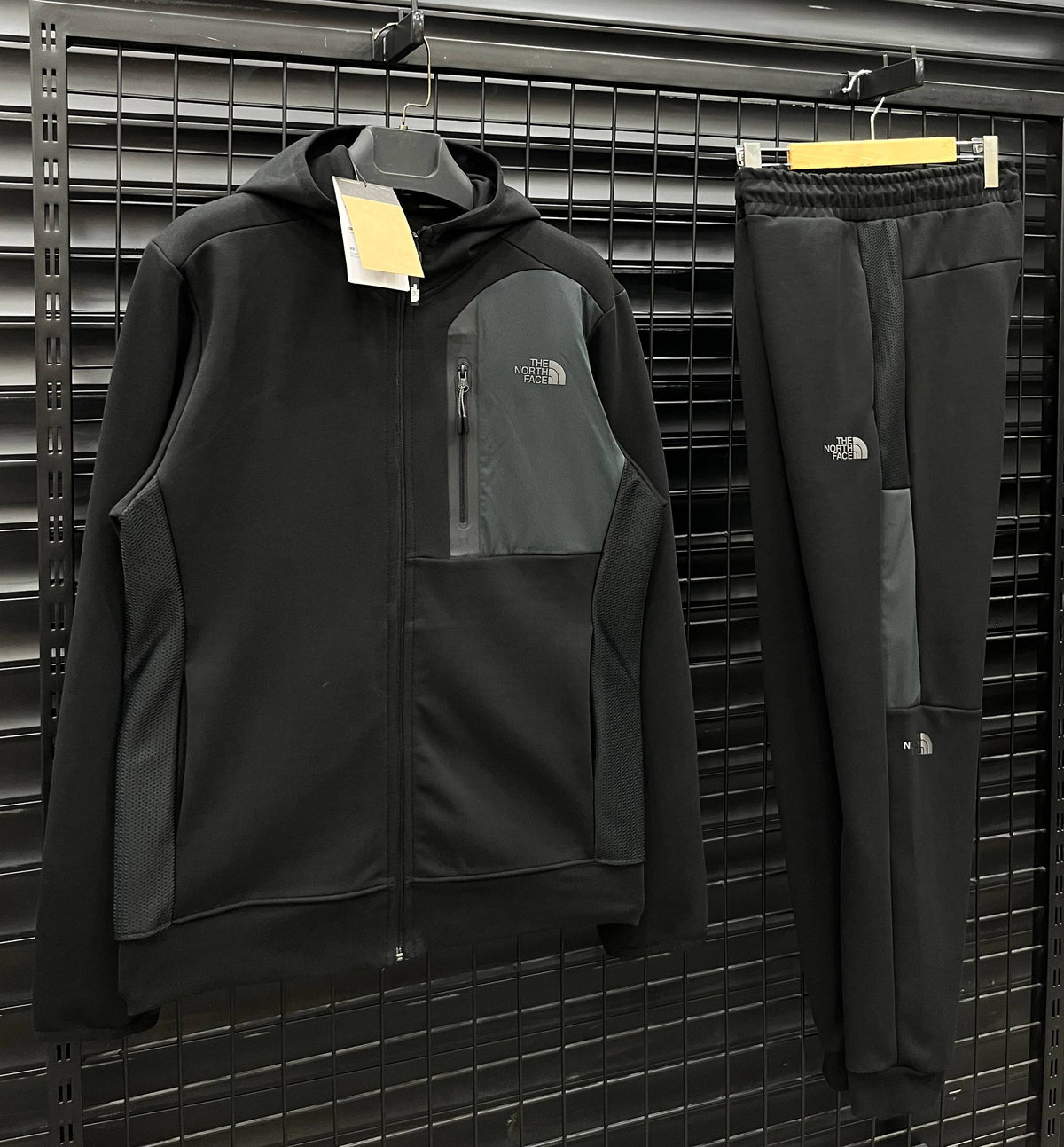 NF002 Мъжки Екип Black