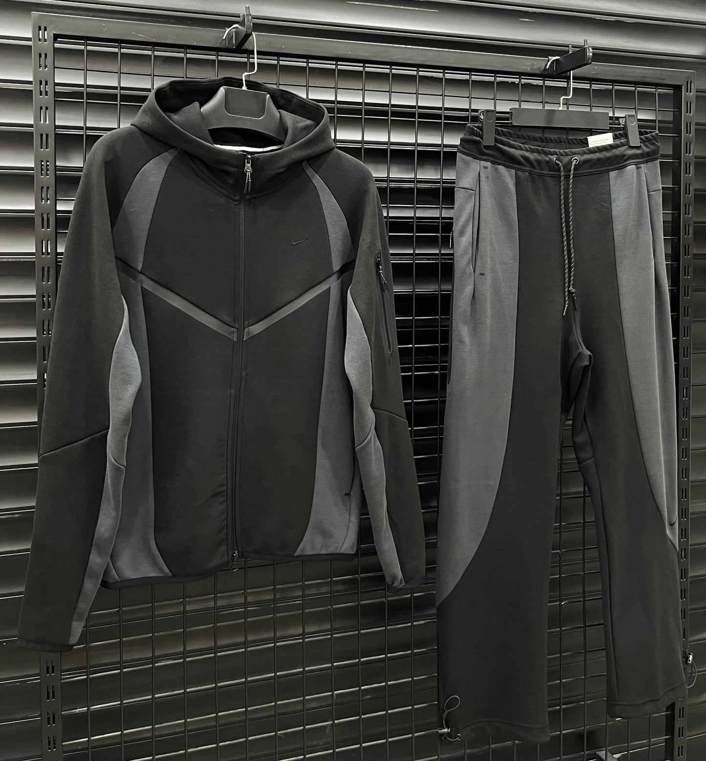 NKTCH039 Мъжки екип Black/Gray