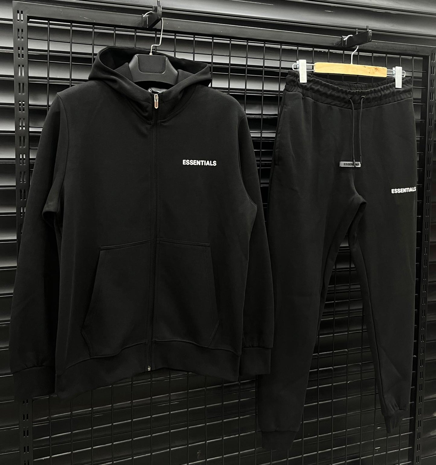 ESSTL009 Мъжки Екип Black Zip-Up