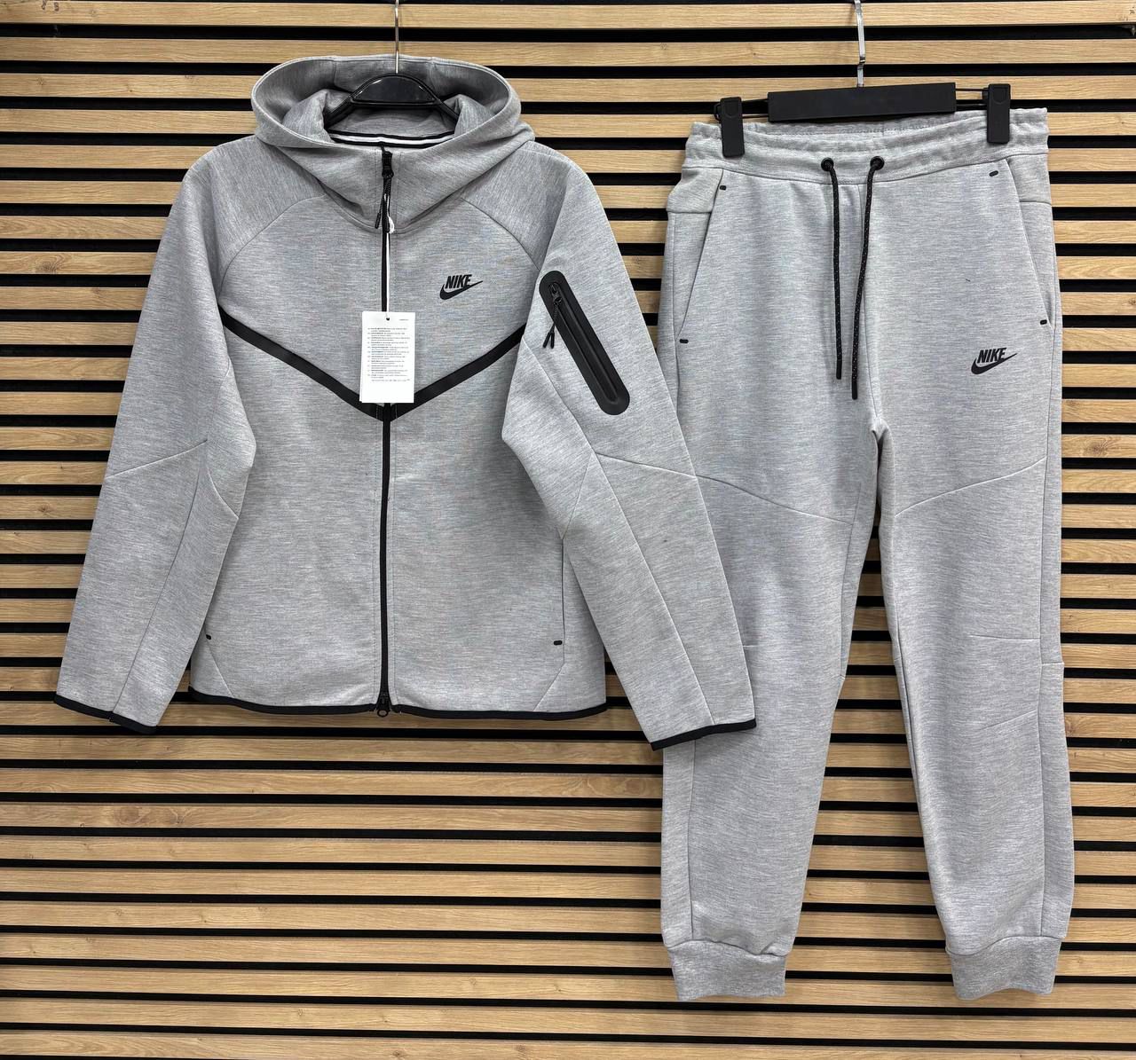 NKTCH016 Мъжки Екип Gray